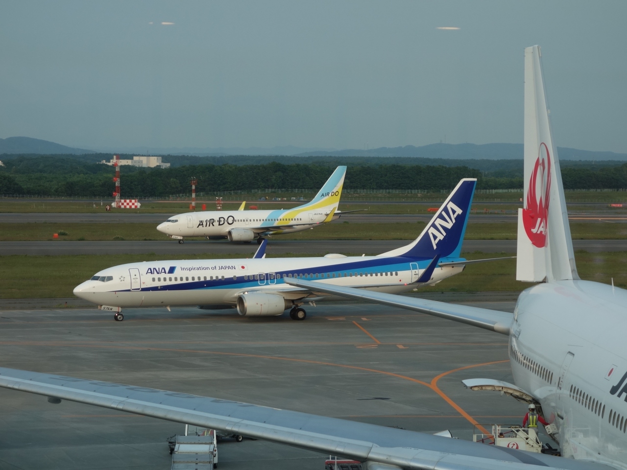 新千歳空港で飛行機の観察 ここは近くで見れるし たくさん見れる ファンの聖地です 千歳 新千歳空港 北海道 の旅行記 ブログ By Nomonomoさん フォートラベル