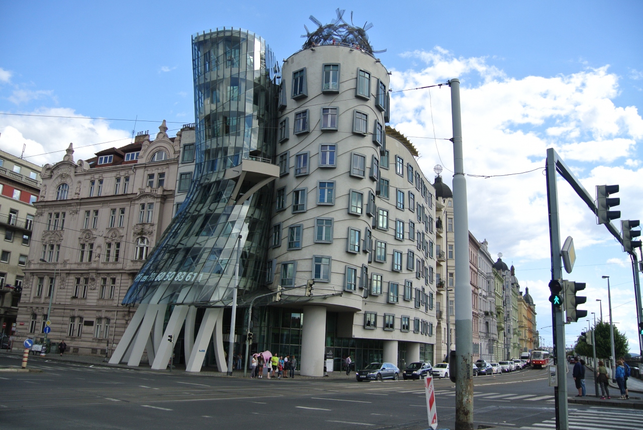 建築の宝石箱 プラハの街を巡る ミュシャのスラブ叙事詩 ヴィシェフラドのキュビズム建築 プラハ チェコ の旅行記 ブログ By みーみさん フォートラベル