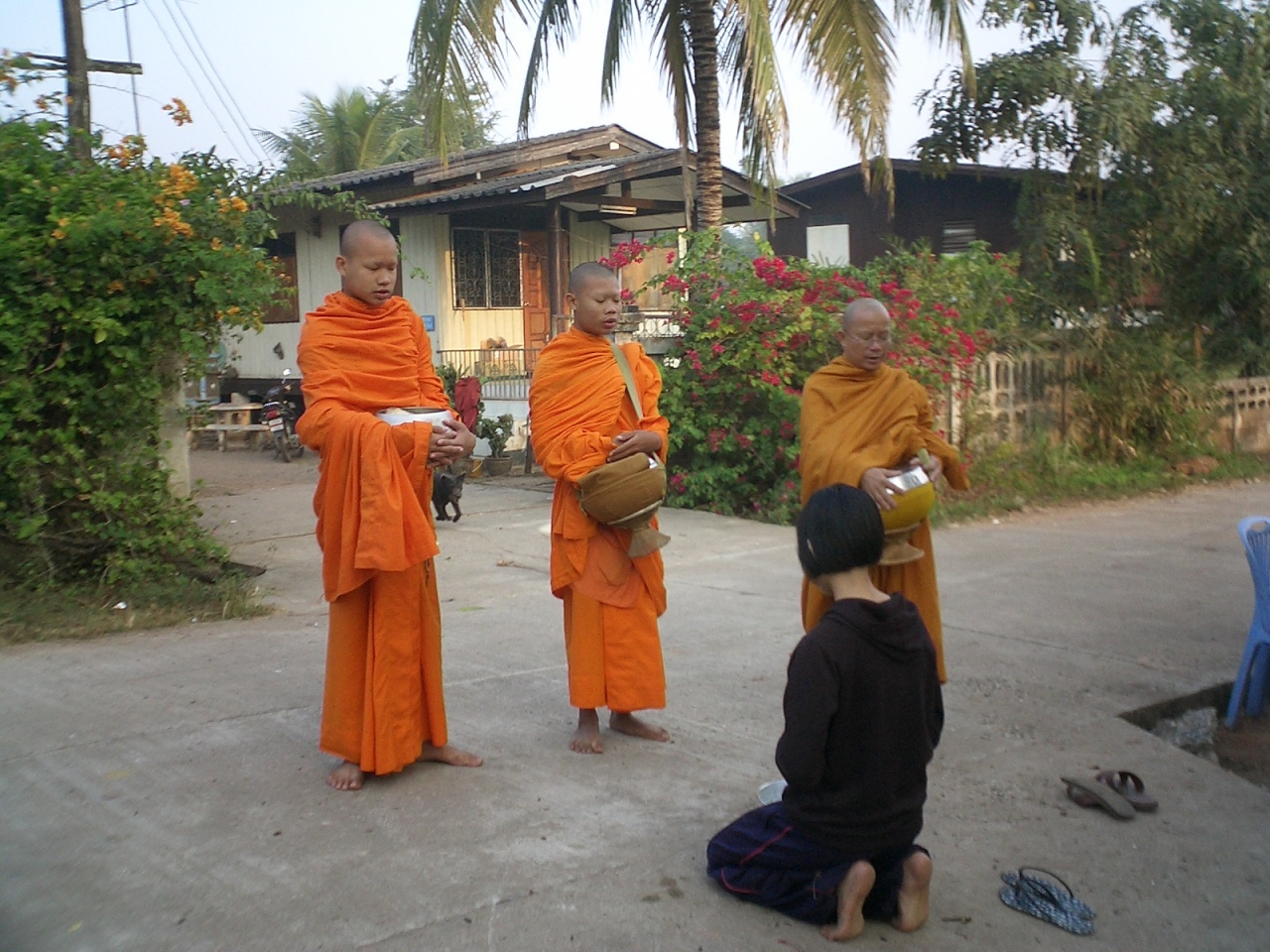 希有な体験 タイ田舎のお葬式 その５ タイの葬儀 最後まで見届けました チェンライ タイ の旅行記 ブログ By Motogenさん フォートラベル