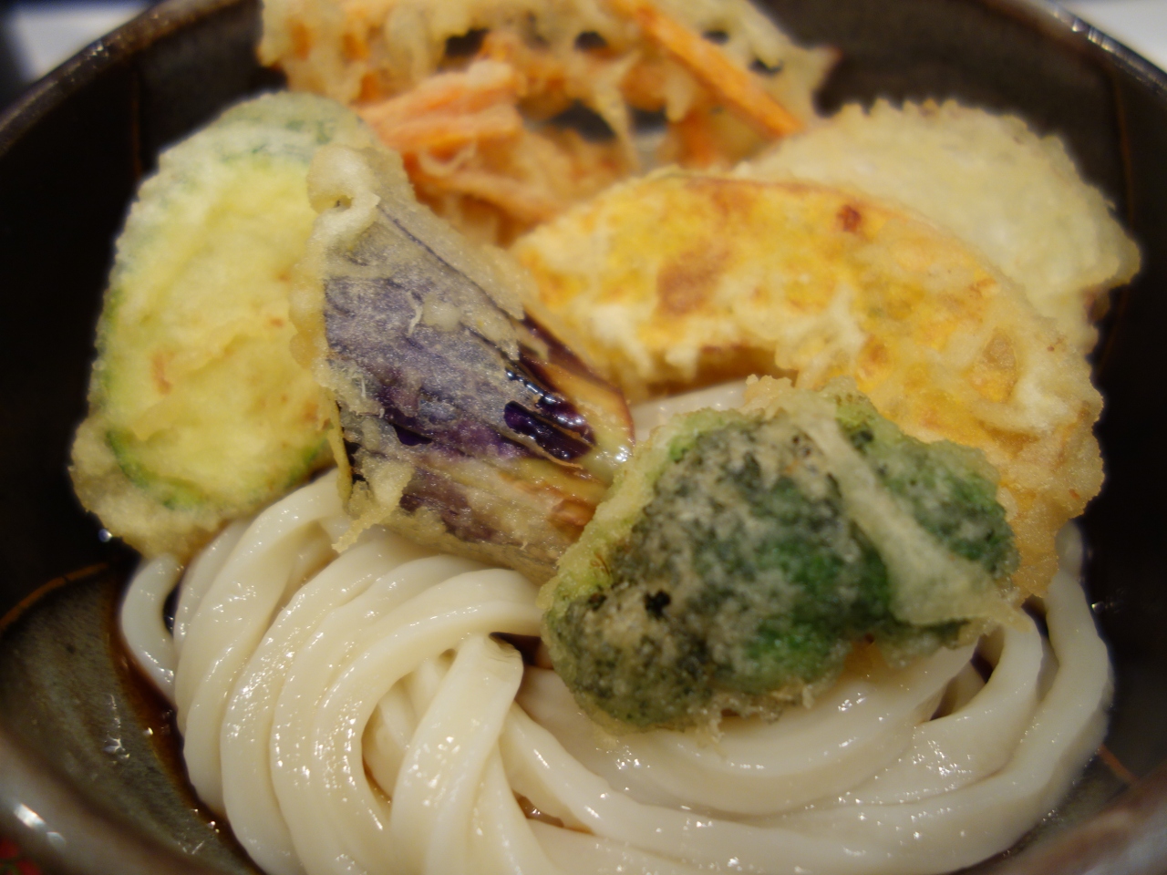 大阪のランチは またまた うどんです サラリーマンに囲まれて 地下街でいただきました キタ 大阪駅 梅田 大阪 の旅行記 ブログ By Nomonomoさん フォートラベル