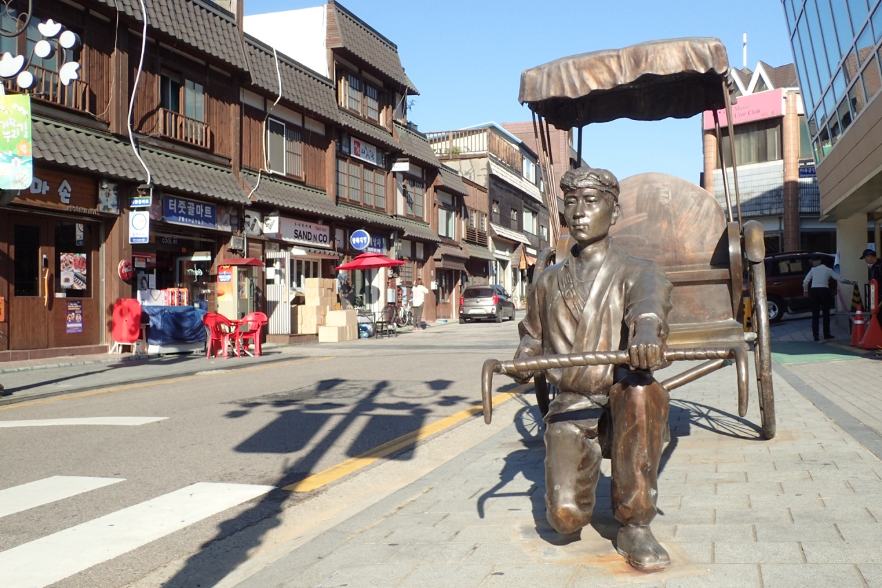 日本風の街並みとテーマパークのような景観の韓国の街を散策 スタアラビジネス５社乗り比べ旅行 Hnd Gmpアシアナ航空a330 300 仁川 韓国 の旅行記 ブログ By こぼちゃさん フォートラベル