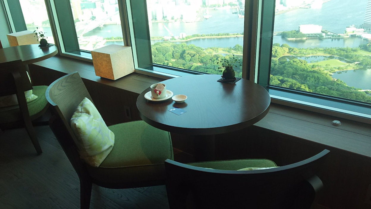 海側にも席が コンラッド東京のエグゼクティブラウンジ 汐留 東京 の旅行記 ブログ By Rieさん フォートラベル