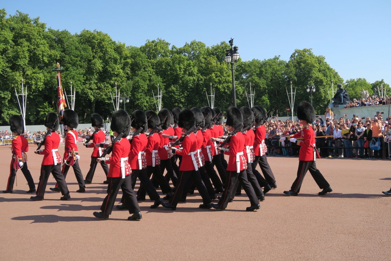 夏のロンドン旅行 衛兵交代式の場所取り極意 バッキンガム宮殿一般公開 フォートナム メイソンで食事 ロンドンアイ ビッグベン トラファルガー広場 パディントン駅など ロンドン イギリス の旅行記 ブログ By ぷるーとさん フォートラベル