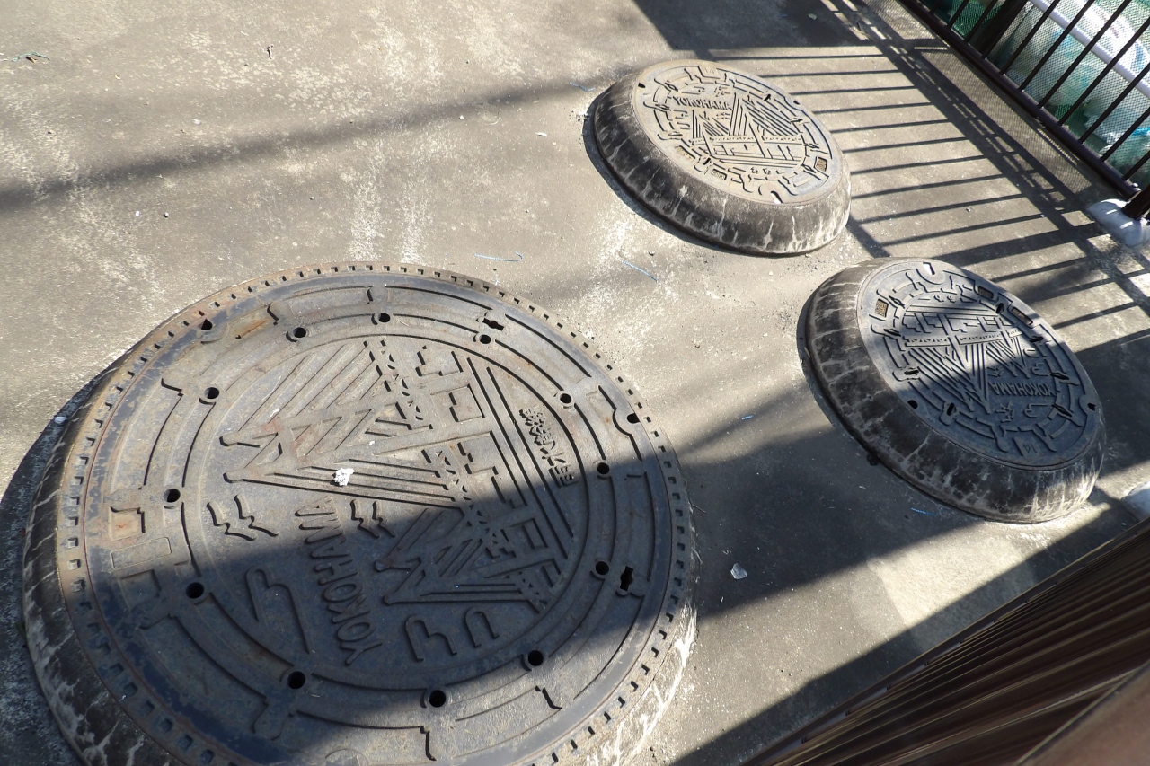 ベイブリッジがデザインされた超大型マンホール蓋 戸塚 いずみ野 港南台 神奈川県 の旅行記 ブログ By ドクターキムルさん フォートラベル