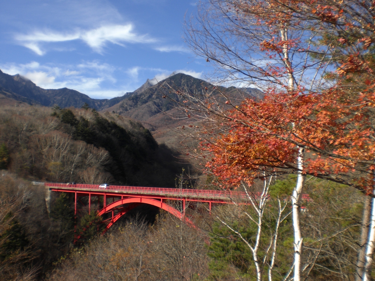 赤い橋と八ヶ岳 を眺めに 11年11月 清里 八ヶ岳 山梨県 の旅行記 ブログ By Hiroyuさん フォートラベル