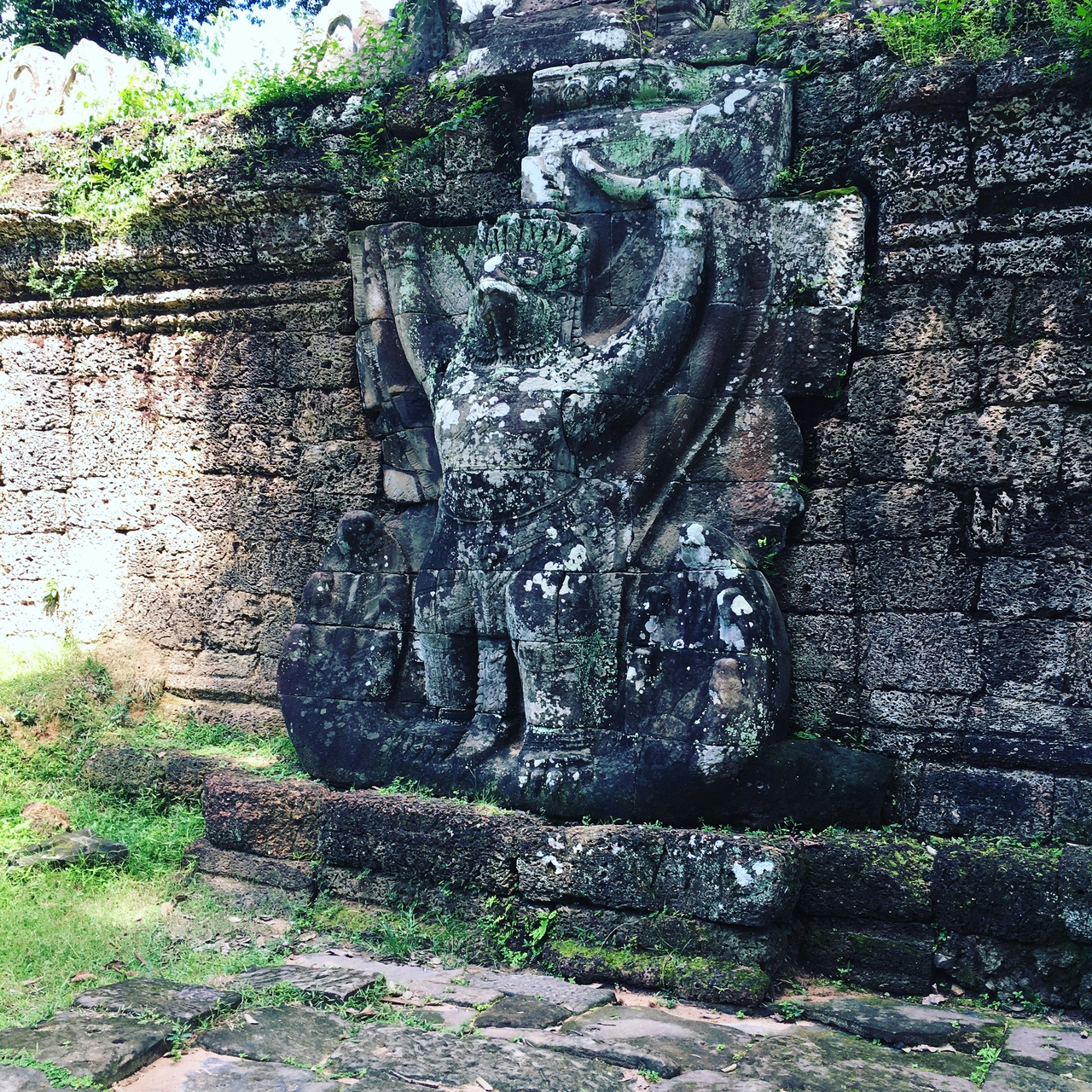 プリアカン寺院とガルーダ像 シェムリアップ カンボジア の旅行記 ブログ By 日本語ガイドトムさん フォートラベル プリアカン寺院とガルーダ像 シェムリアップ カンボジア の旅行記 ブログ By 日本語ガイドトムさん フォートラベル