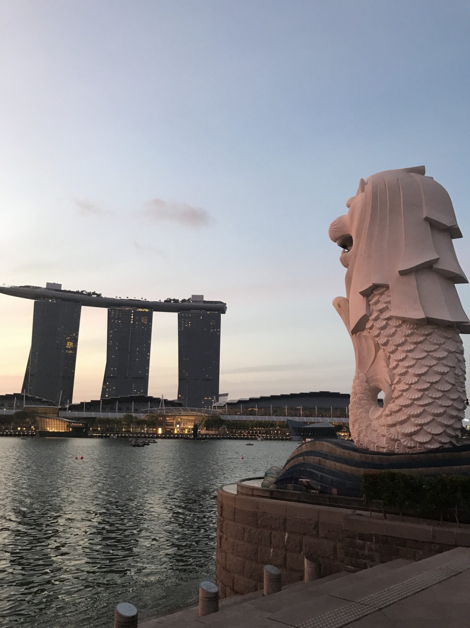 マーライオンと日の出を拝む シンガポール シンガポール の旅行記 ブログ By いのまた子さん フォートラベル
