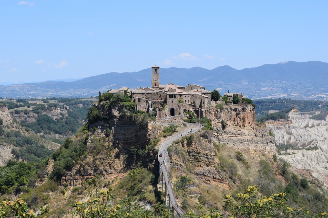 夏旅 イタリア 中世の街並みを歩く旅 チヴィタ ディ バニョレージョ編 チビタ イタリア の旅行記 ブログ By ろきさん フォートラベル 夏旅 イタリア 中世の街並みを歩く旅 チヴィタ ディ バニョレージョ編 チビタ イタリア の旅行記 ブログ By ろきさん フォートラベル