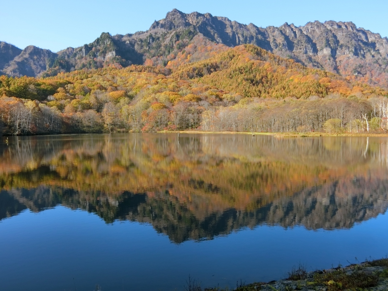 紅葉１ 戸隠 鏡池 戸隠 鬼無里 長野県 の旅行記 ブログ By 黒いさくらさん フォートラベル