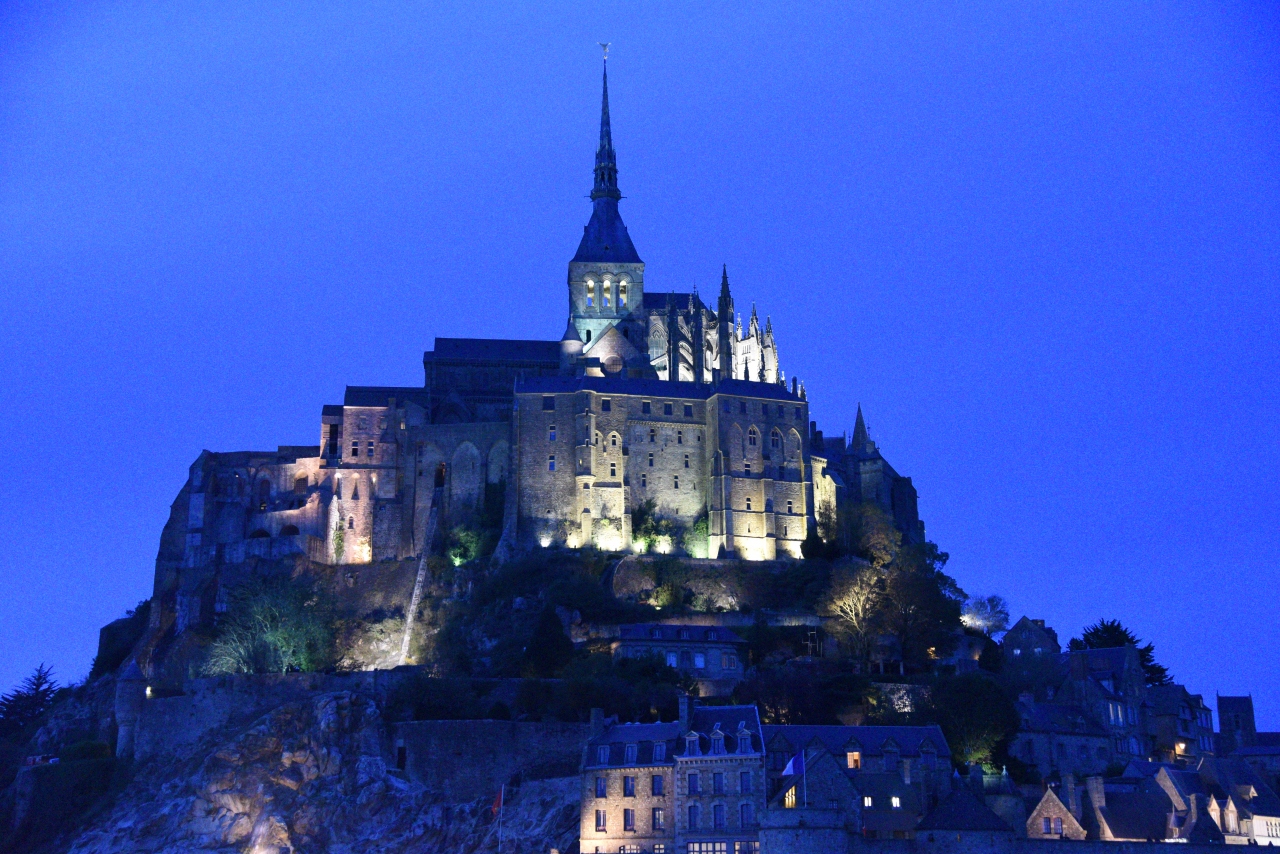 妖しく輝くモンサンミシェルの夜景 モンサンミッシェル フランス の旅行記 ブログ By Kazukazuさん フォートラベル