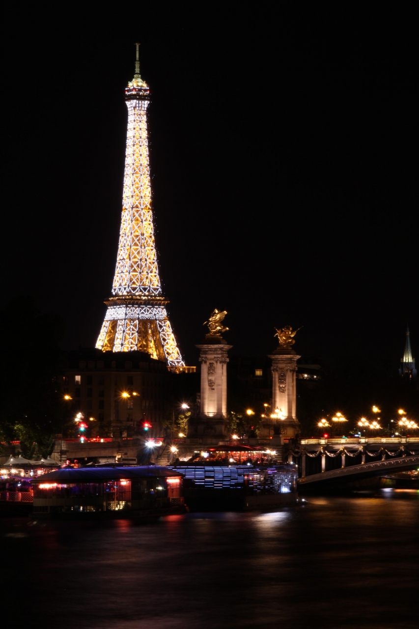今更ながら憧れの初フランス旅 15 セーヌ川とアレクサンドル３世橋とエッフェル塔の夜景 パリ フランス の旅行記 ブログ By 旅行三昧さん フォートラベル
