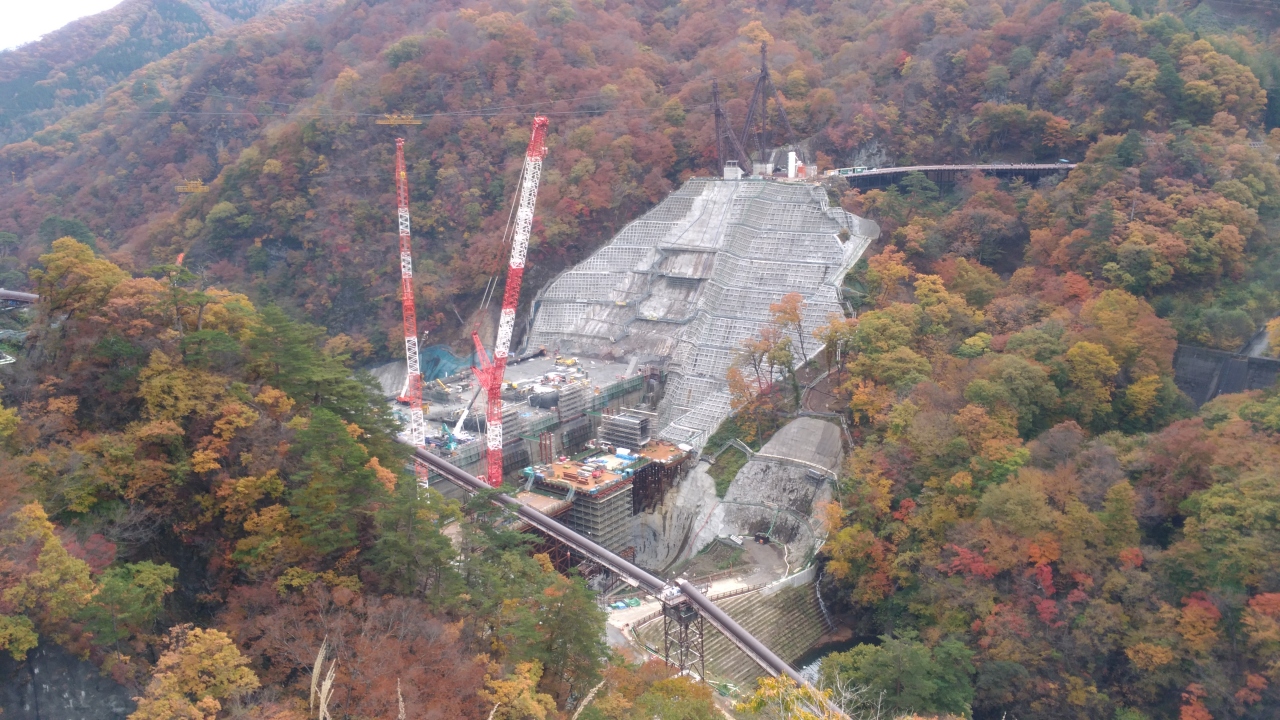 八ッ場ダム工事現場見学会 紅葉の吾妻峡と草津温泉 草津温泉 群馬県 の旅行記 ブログ By Hry Campanellaさん フォートラベル