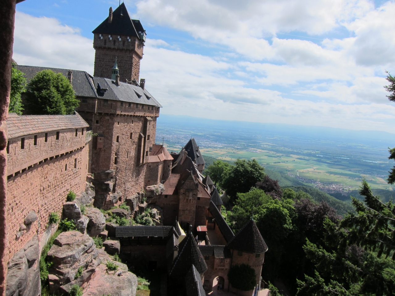 7 ぶどう畑の小さな村turckheim 中世の城haut Koenigsbourg アルザスワイン街道の 小さな村を愛車で巡る ドキドキひとり旅 テュルクアイム フランス の旅行記 ブログ By ユリアさん フォートラベル