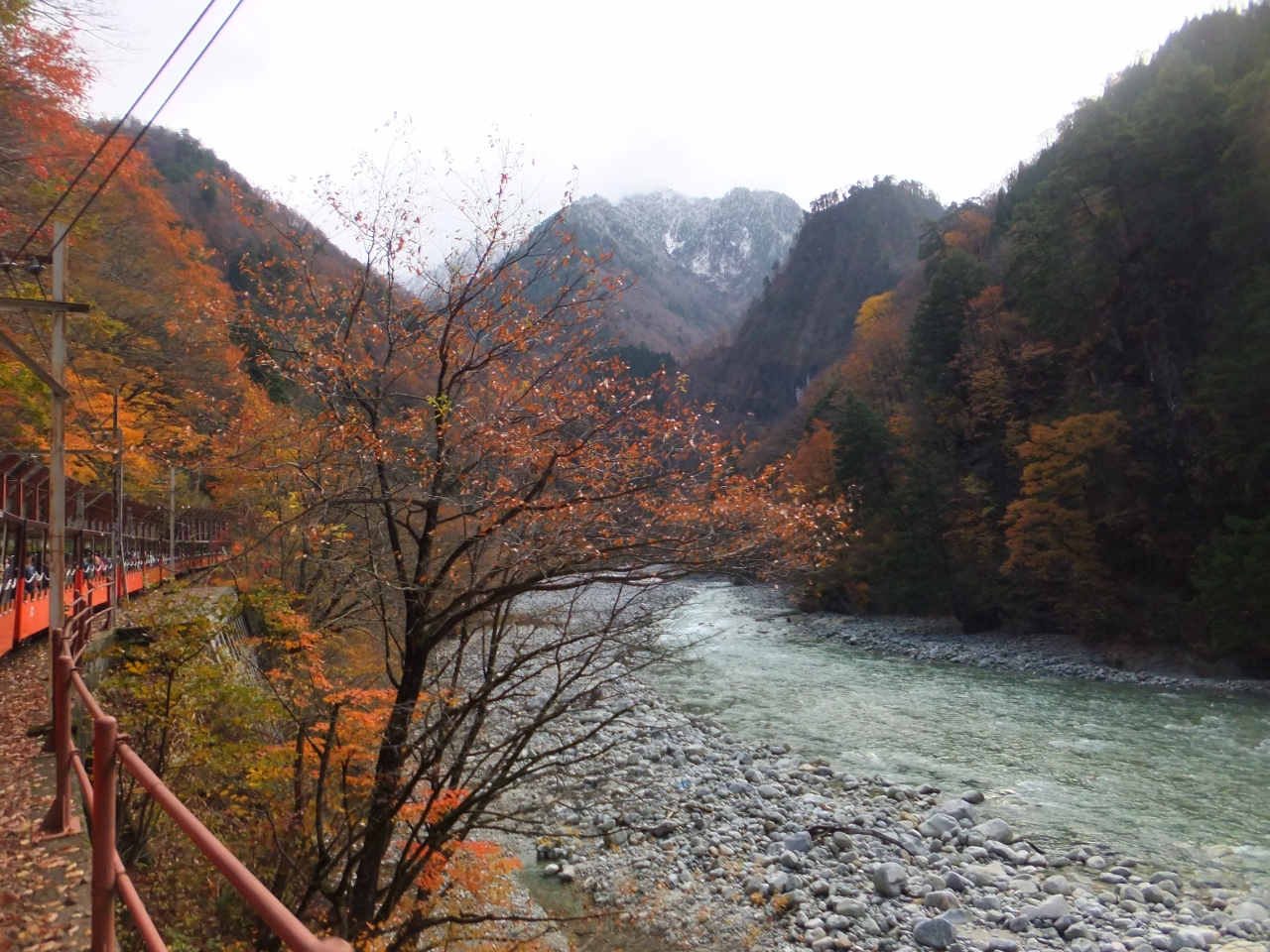 晩秋の黒部峡谷鉄道と宇奈月温泉 宇奈月 黒部峡谷 富山県 の旅行記 ブログ By Miyatanさん フォートラベル