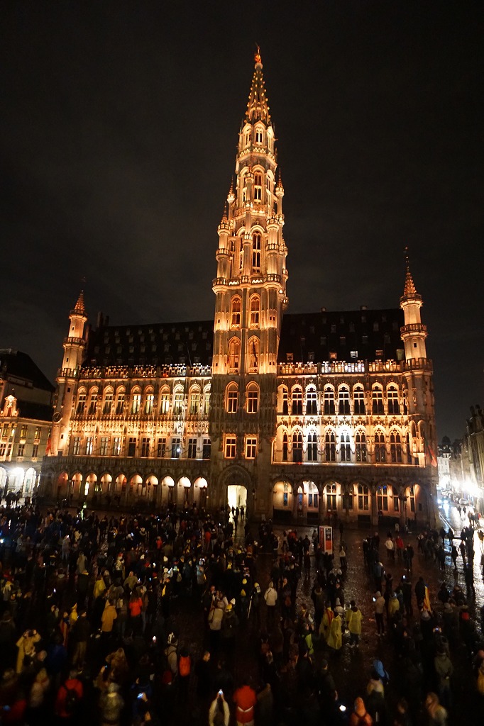 ドイツ ベルギー オランダ3か国のクリスマスマーケット巡り 7 夜のグランプラスのブラッスリーでムール貝を食べながら音と光のショーを楽しみ ラマダ ブリュッセル ウォルウェに泊まる ブリュッセル ベルギー の旅行記 ブログ By Kojikojiさん フォートラベル
