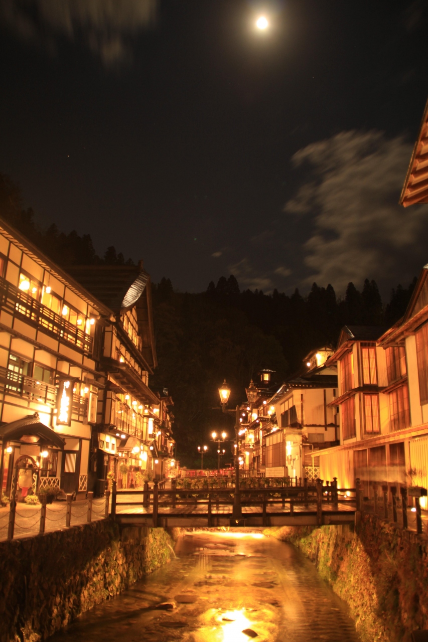 17年秋 新潟 山形の凸凹旅 ６ ノスタルジックで月夜が美しいロマンの風を感じる銀山温泉 銀山温泉 山形県 の旅行記 ブログ By 旅行三昧さん フォートラベル