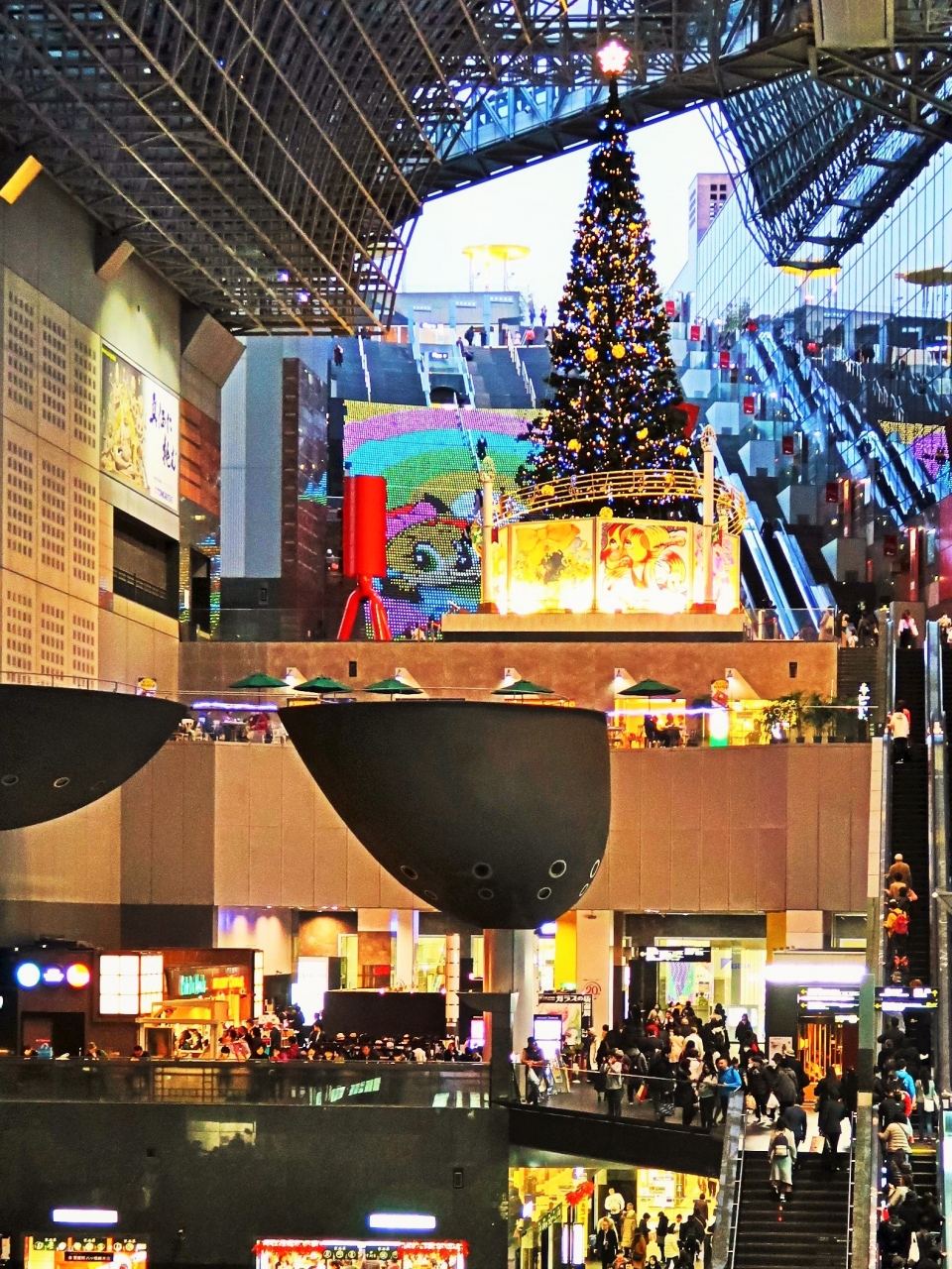 京都 13 京都駅ビルあたり 完成年目の風格も クリスマスツリー飾りも整えて 京都駅周辺 京都 の旅行記 ブログ By マキタン2さん フォートラベル 京都 13 京都駅ビルあたり 完成年目の風格も クリスマスツリー飾りも整えて 京都駅周辺 京都 の旅行記 ブログ By マキタン2さん フォートラベル