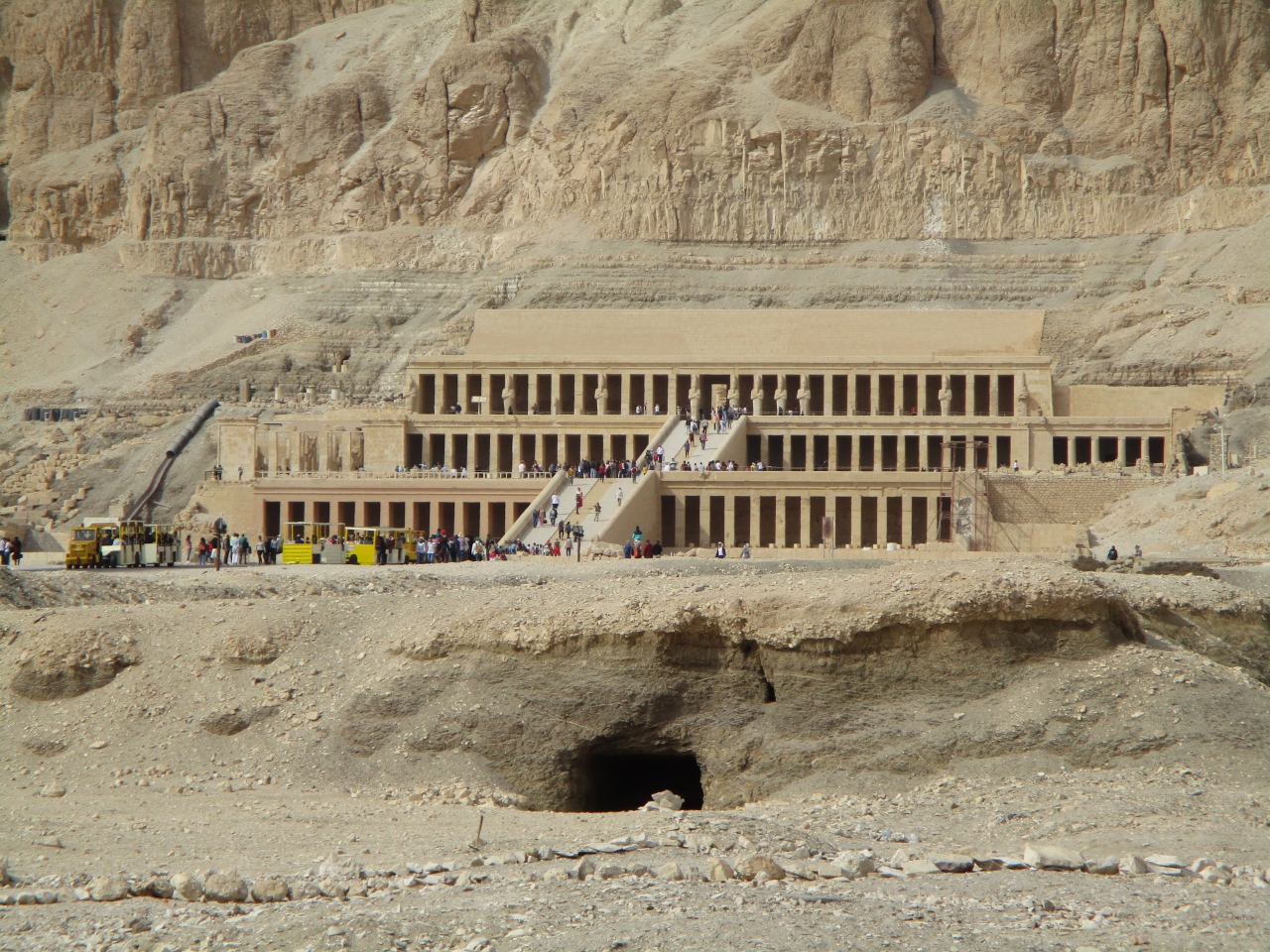 Mortuary Temple Of Hatshepsut At Deir El Bahri Luxor ハトシェプスト女王葬祭殿 17年12月24日ルクソール ルクソール エジプト の旅行記 ブログ By Noelさん フォートラベル Mortuary Temple Of Hatshepsut At Deir El Bahri Luxor ハトシェプスト女王葬祭殿 17年12月24日ルクソール ルクソール エジプト の旅行記 ブログ By Noelさん フォートラベル