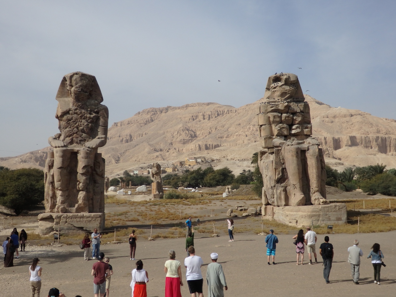 Colossi Of Memnon Felucca Luxor メムノンの巨像とファルーカ船 17年12月24日ルクソール ルクソール エジプト の旅行記 ブログ By Noelさん フォートラベル Colossi Of Memnon Felucca Luxor メムノンの巨像とファルーカ船 17年12月24日ルクソール ルクソール エジプト の旅行記 ブログ By Noelさん フォートラベル