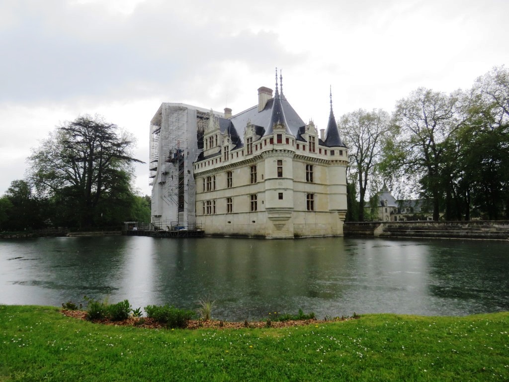 アゼ・ル・リドー_Azay-le-Rideau 優美!アンドル川に煌めくダイヤモンド