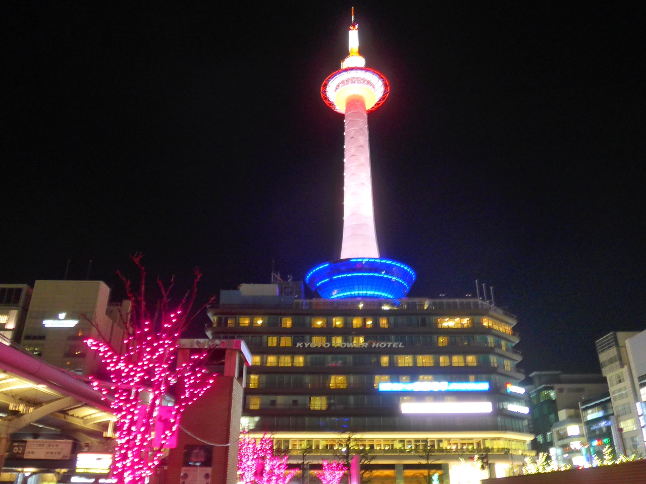 京都の夜景 ランドマークの京都タワーはとても綺麗に世界の観光客をお迎えしています O 0 O 京都駅周辺 京都 の旅行記 ブログ By Sakuraさん フォートラベル