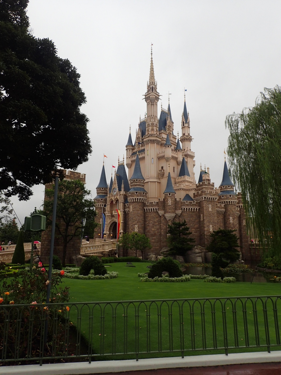 2歳子連れ Tdrデビューは生憎の雨 東京ディズニーランド 17 10 東京ディズニーリゾート 千葉県 の旅行記 ブログ By とと さん フォートラベル