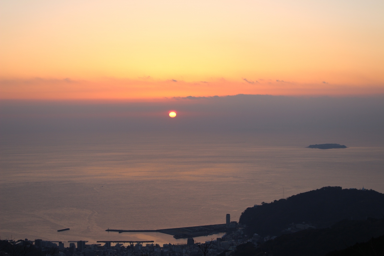 相模湾を横断 熱海 滝知山展望台からの日の入りと日の出 その後三浦半島 城ヶ島で日の入りを見る旅 熱海 静岡県 の旅行記 ブログ By 天空の城さん フォートラベル 相模湾を横断 熱海 滝知山展望台からの日の入りと日の出 その後三浦半島 城ヶ島で日の入りを見る旅 熱海 静岡県 の旅行記 ブログ By 天空の城さん フォートラベル