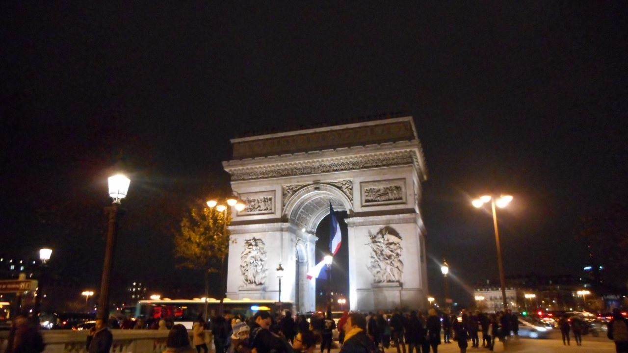パリ 冬 シャンゼリゼ通りクリスマスマーケット エッフェル塔 パリ フランス の旅行記 ブログ By Paris Tripさん フォートラベル
