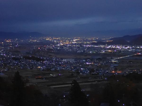 長野旅 ３ 日本三大車窓 姨捨駅の夕景から夜景 篠ノ井 長野県 の旅行記 ブログ By Happinさん フォートラベル