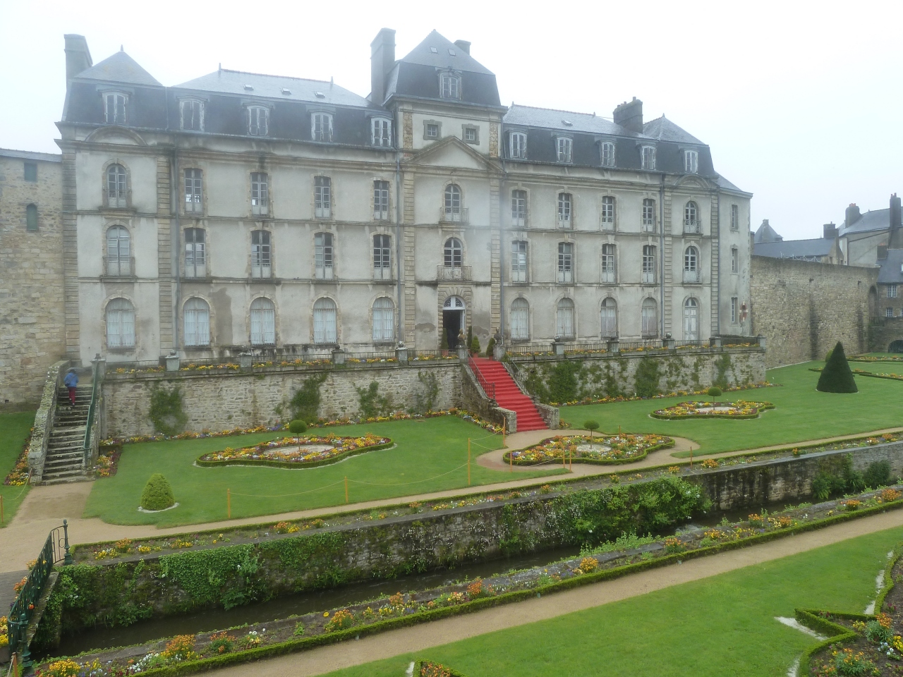 18年gw二度目のフランス一人旅ブルターニュ地方からパリへ１ 初日いきなり雨のヴァンヌ ブルターニュ地方 フランス の旅行記 ブログ By ひよこ ぴょこさん フォートラベル