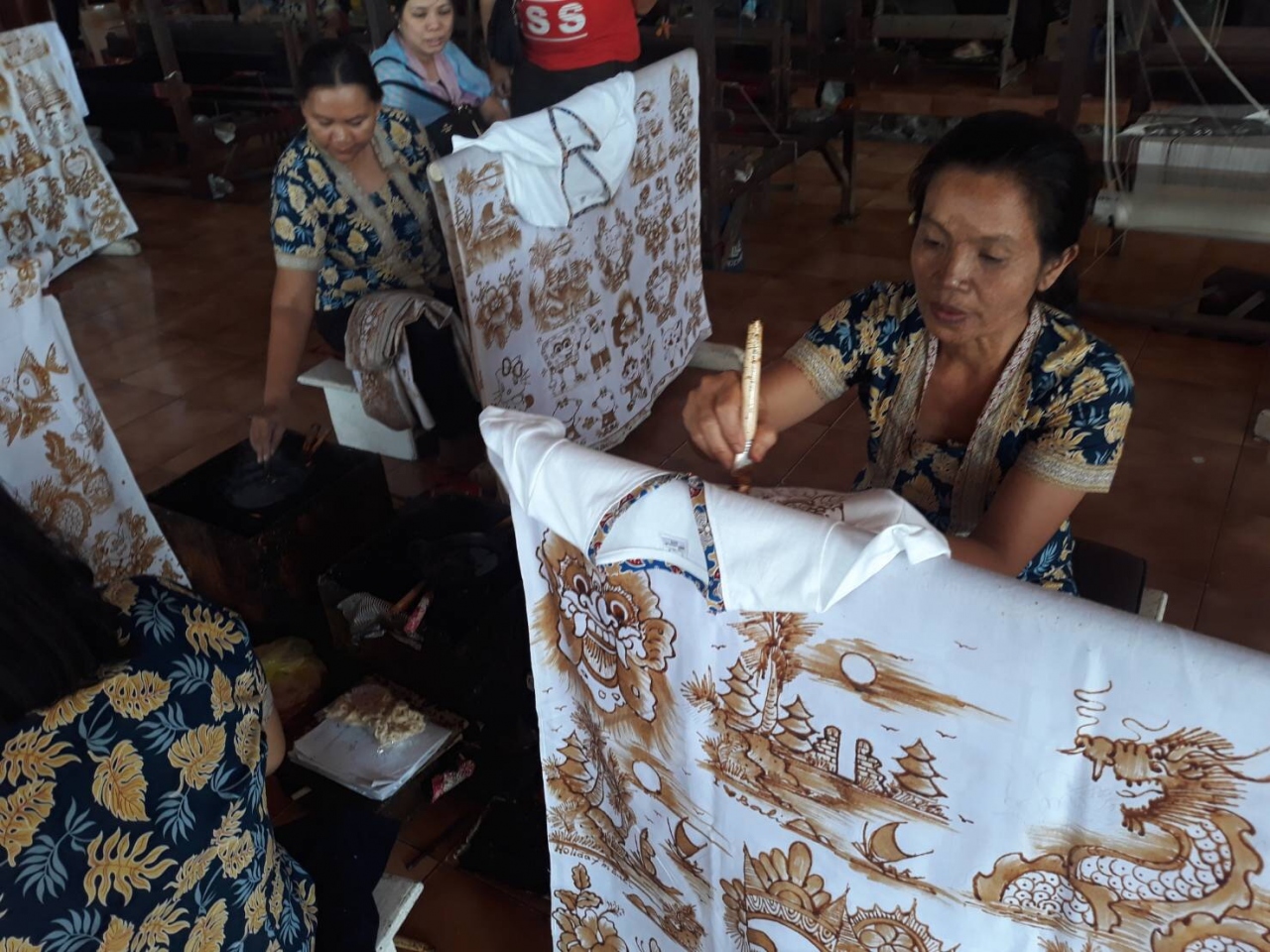 インドネシアの伝統工芸品 ろうけつ染めの布 バティック バリ島 インドネシア の旅行記 ブログ By Karisma Bali Tourさん フォートラベル