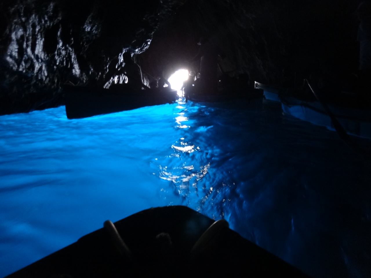 念願の地中海クルーズ ３ カプリ島の青の洞窟へ カプリ島 イタリア の旅行記 ブログ By Rioさん フォートラベル