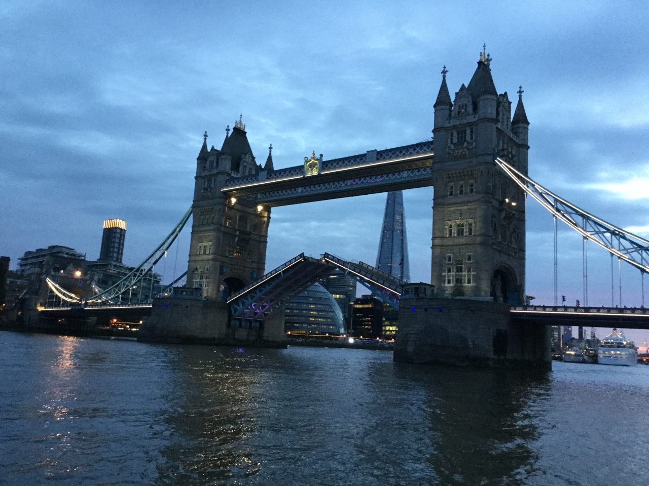 テムズ川沿いのホテルに4連泊 自由時間 ロンドン イギリス の旅行記 ブログ By ごろちゃんさん フォートラベル