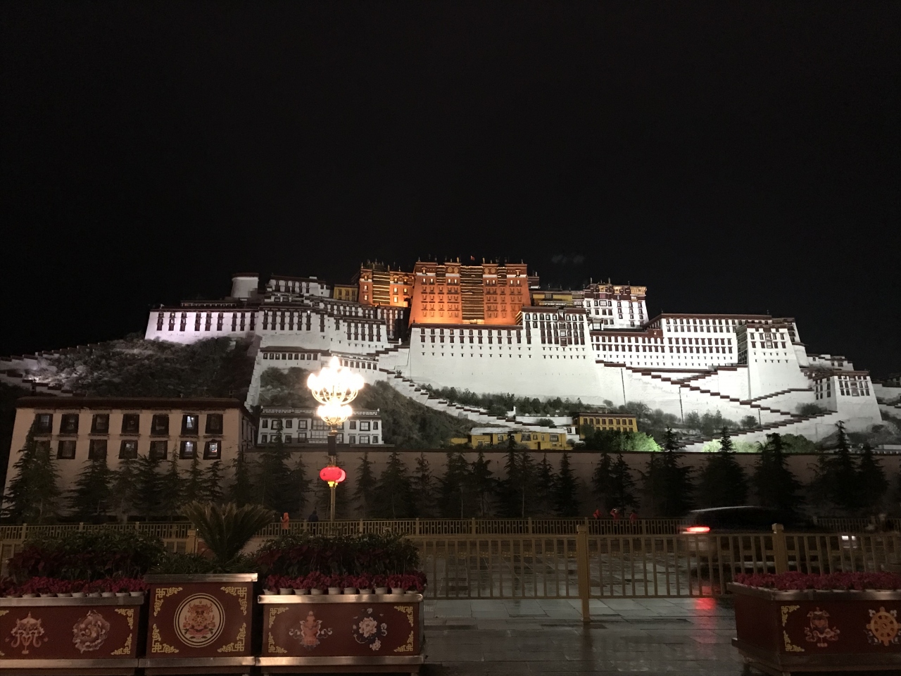 シャンバラを求めてチベットへ ツアー5日目 夜のポタラ宮 意外と 拉薩 中国 の旅行記 ブログ By Mysterious Yuさん フォートラベル シャンバラを求めてチベットへ ツアー5日目 夜のポタラ宮 意外と 拉薩 中国 の旅行記 ブログ By Mysterious Yuさん フォートラベル