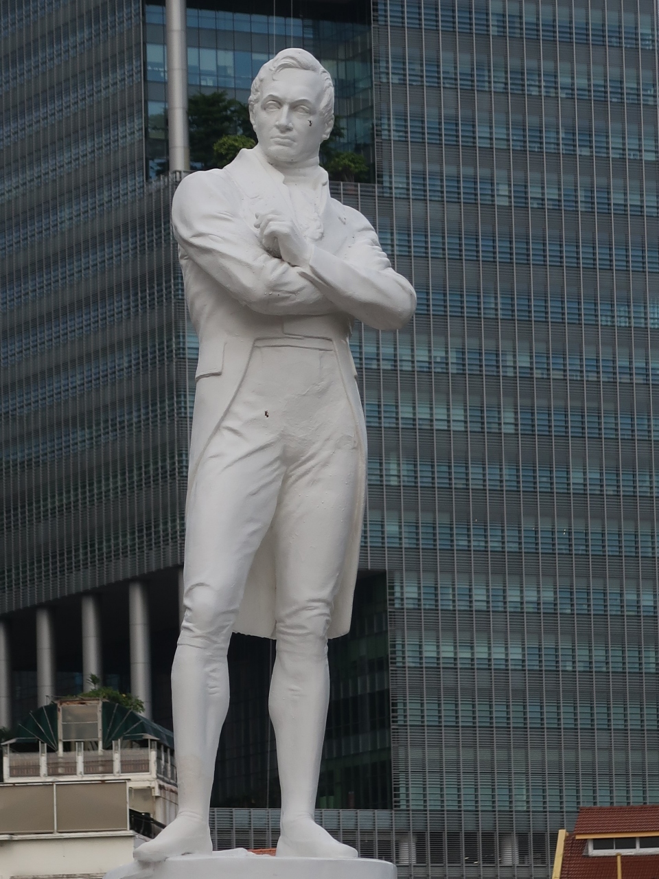 Singapore-2 ラッフルズ像 自由貿易港の創設者 ☆朝食/金融街あたり観光