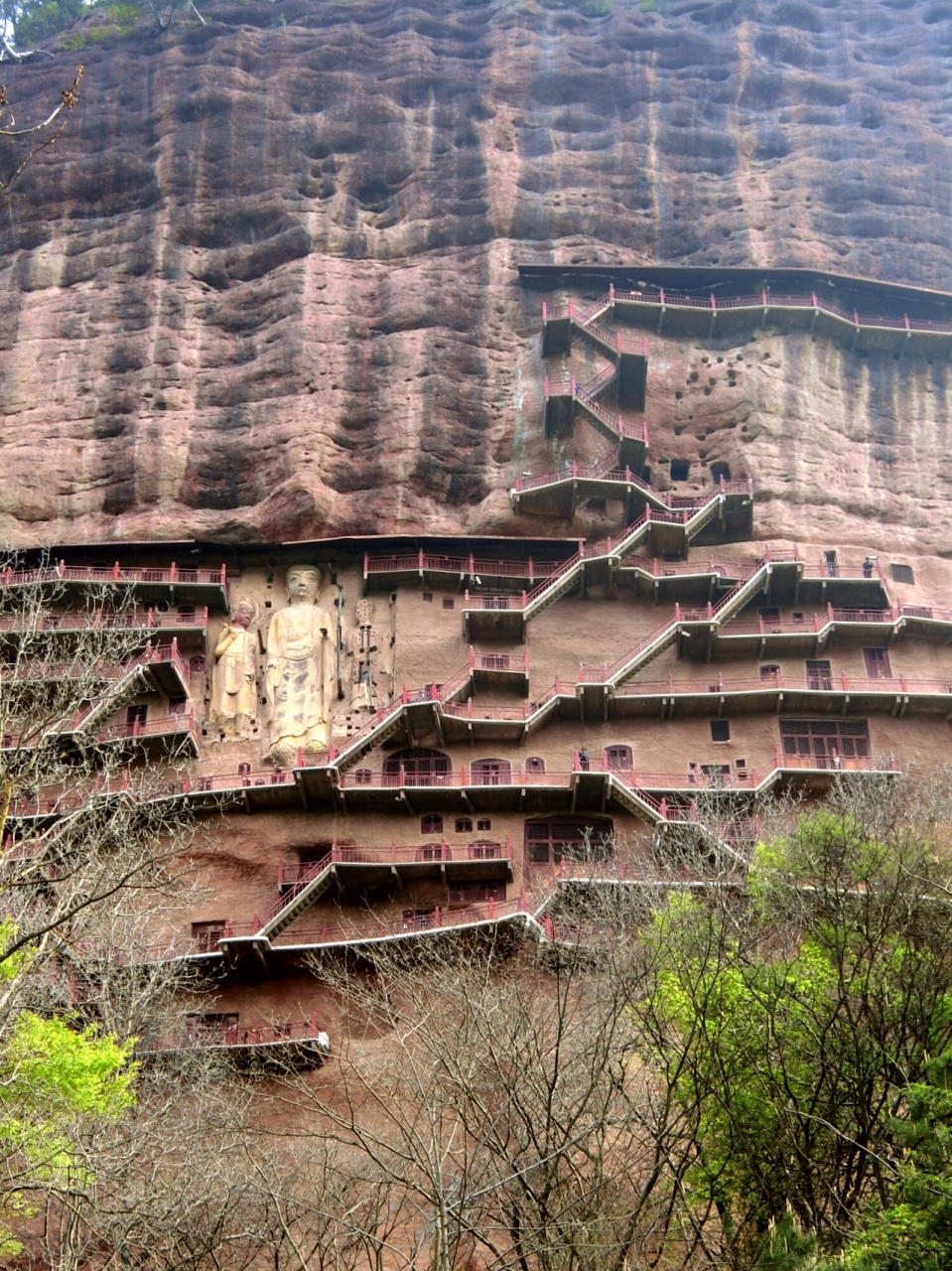 18年 4月 中国 天水 崖の真ん中にある麦積山石窟 甘粛省 中国 の旅行記 ブログ By マサラさん フォートラベル