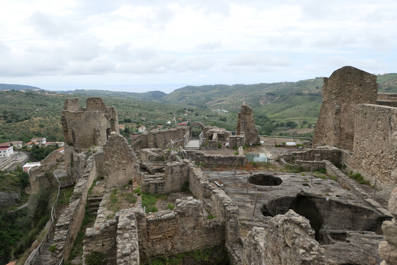 『美しき南イタリア旅行♪ Vol.57(第3日）☆Cleto：美しき山村「クレート」廃墟の美しい古城から素晴らしいパノラマ♪』コゼンツァ