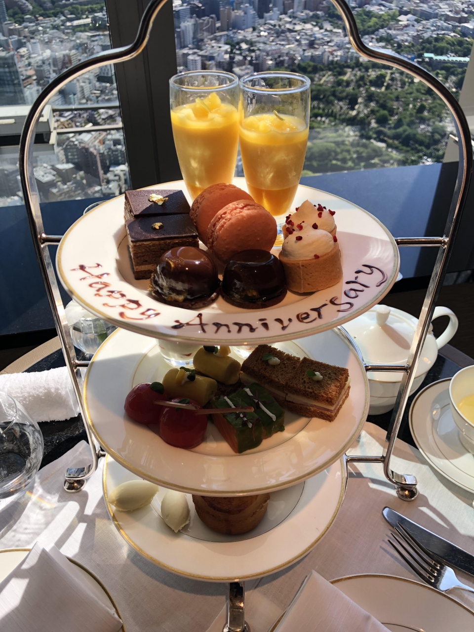 リッツカールトン東京 クラブ タワー デラックスルーム チェックインはラウンジで 豪華アフタヌーンティー 六本木 東京 の旅行記 ブログ By タヌチーノさん フォートラベル