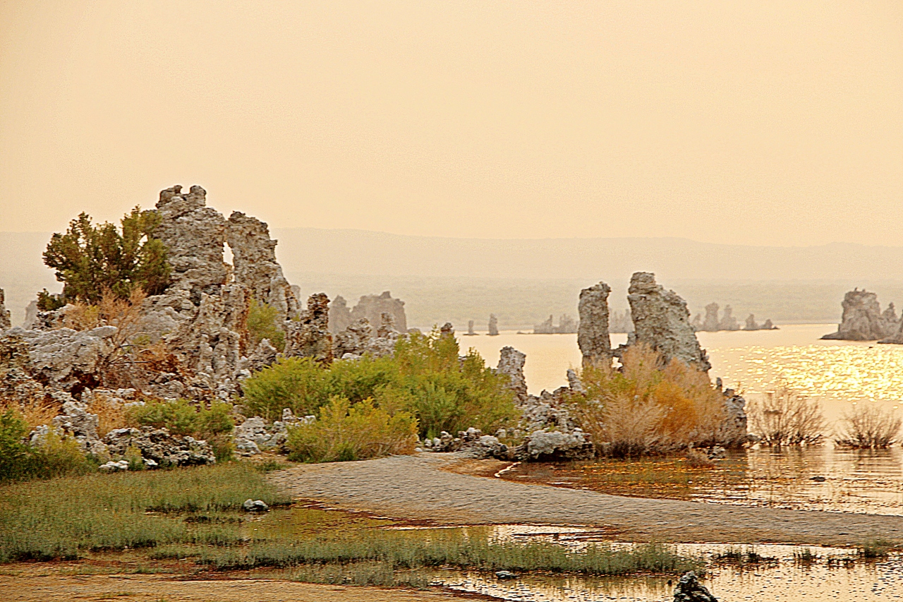 湖に還る幻想宮殿 偽りの絶景 Tufa ヒトの驕りが齎した暁の惑星 インヨ森林公園 モノ レイク America Geo旅 2 ヨセミテ国立公園周辺 アメリカ の旅行記 ブログ By ウェンディさん フォートラベル