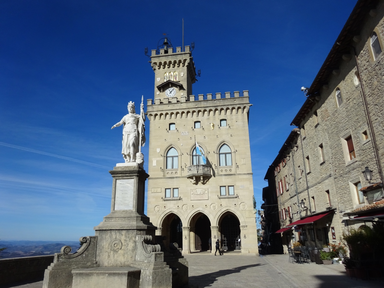 ヨーロッパ落穂拾いの旅第1弾 南仏 モナコ アイルランド サンマリノ イタリア旅行 13 17年晩秋4日目 要塞国家の要 サンマリノ サンマリノ の旅行記 ブログ By とーりさん フォートラベル ヨーロッパ落穂拾いの旅第1弾 南仏 モナコ アイルランド サンマリノ イタリア旅行 13 17年晩秋4日目 要塞国家の要 サンマリノ サンマリノ の旅行記 ブログ By とーりさん フォートラベル