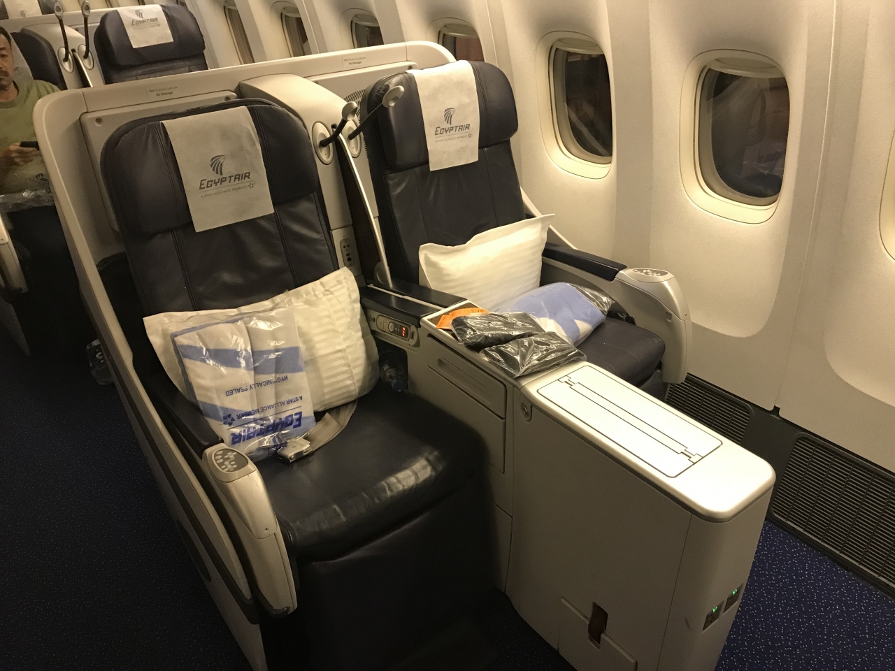 エジプト航空ビジネスクラス カイロ 成田 搭乗記 カイロ空港で機内持ち込み用お酒の購入方 カイロ エジプト の旅行記 ブログ By Dc10助さん フォートラベル