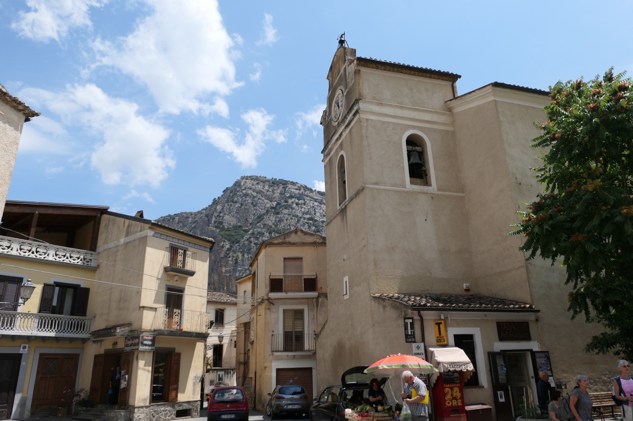 美しき南イタリア旅行 Vol 194 第7日 Civita 美しき村 チヴィタ 旧市街と山の風景 チビタ イタリア の旅行記 ブログ By コトルさん フォートラベル
