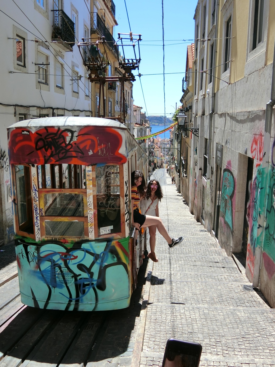 アウトレット限定 リスボンの裏路（F8号） 絵画/タペストリ