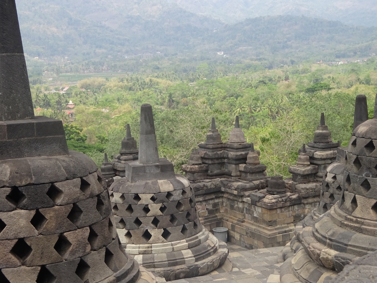 世界三大仏教遺跡制覇と世界遺産の棚田を見たくてインドネシアへ 1 ボロブドゥール遺跡周辺 インドネシア の旅行記 ブログ By Prettymotherさん フォートラベル