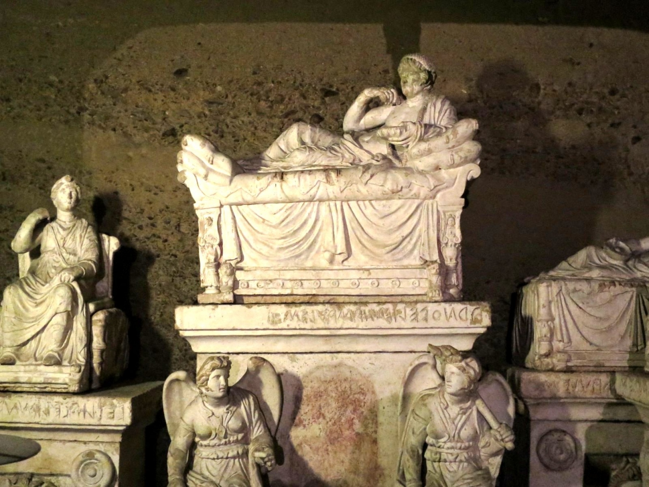 イタリア中部 北部 レンタカーの旅18 7 ペルージャ 1日目 ヴォルムニ家の地下墳墓 Ipogeo Dei Volumni ペルージア イタリア の旅行記 ブログ By めておら さん フォートラベル イタリア中部 北部 レンタカーの旅18 7 ペルージャ 1日目 ヴォルムニ家の地下墳墓 Ipogeo Dei Volumni ペルージア イタリア の旅行記 ブログ By めておら さん フォートラベル