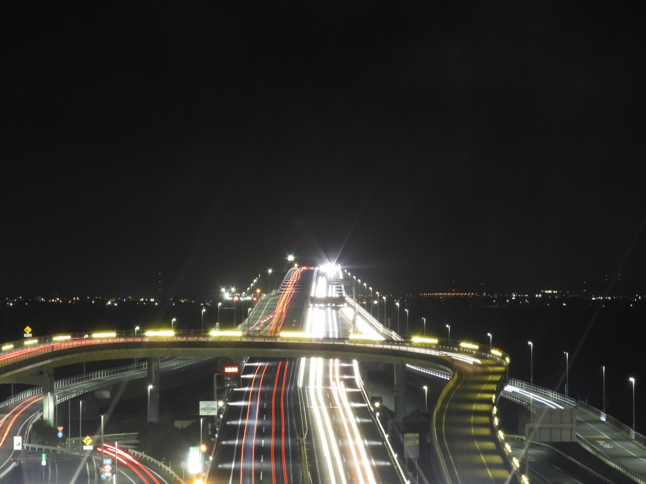 18年8月14日 夜の 海ほたるpa で夜景撮影に挑戦 木更津 千葉県 の旅行記 ブログ By Kasakayu6149さん フォートラベル