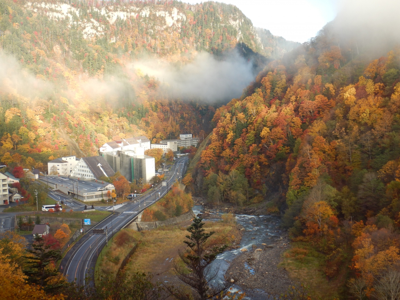 18 10月の北海道 1 層雲峡で紅葉散歩 層雲峡 北海道 の旅行記 ブログ By Batfishさん フォートラベル 18 10月の北海道 1 層雲峡で紅葉散歩 層雲峡 北海道 の旅行記 ブログ By Batfishさん フォートラベル