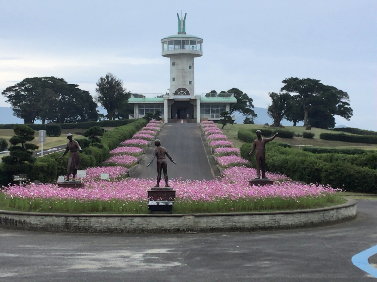 霧島ヶ丘公園のコスモスが綺麗 ついでにかのやばら園の薔薇を撮ってきました 鹿児島県鹿屋市 大隅半島 鹿屋 垂水 志布志 肝属 鹿児島県 の旅行記 ブログ By あーちゃんさん フォートラベル