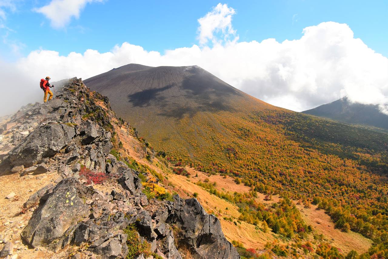 浅間山 落葉松の圧巻の紅葉風景 日帰り登山 長野県の旅行記 ブログ By みやっちさん フォートラベル
