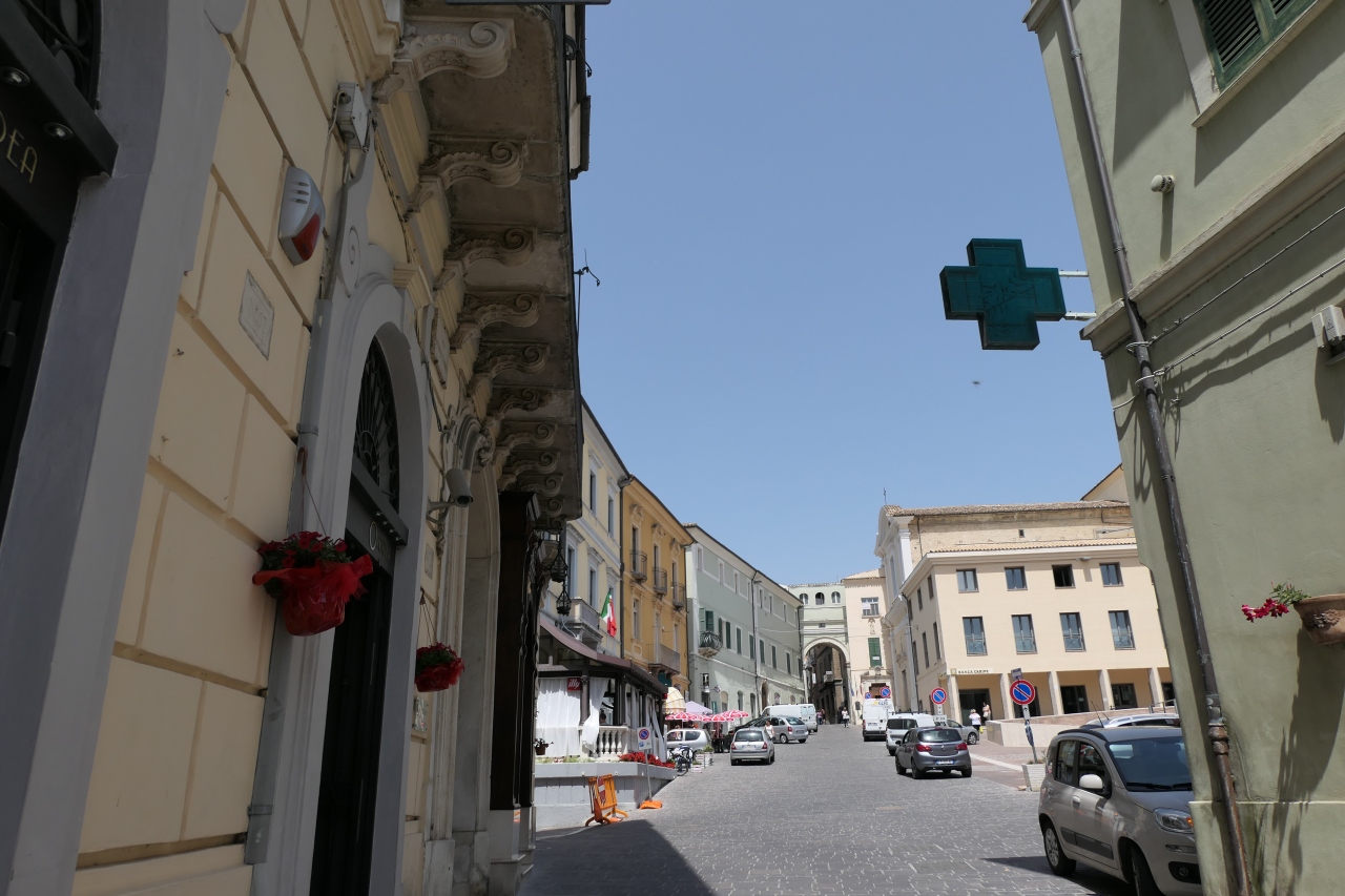 美しき南イタリア旅行 Vol 581 第日 美しきペンネ旧市街 Piazza Luca Da Penne ペスカーラ イタリア の旅行記 ブログ By コトルさん フォートラベル